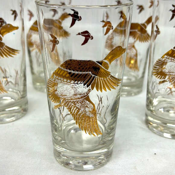 - Mid Century Modern set of 7  5.5” H glasses with Canadian Geese - Picture 8 of 8